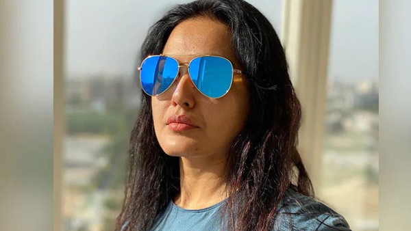 सोशल मीडिया पर काफी एक्टिव हैं काम्या