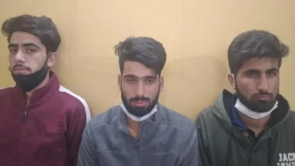 तीन कश्मीरी छात्रों को पुलिस ने किया गिरफ्तार