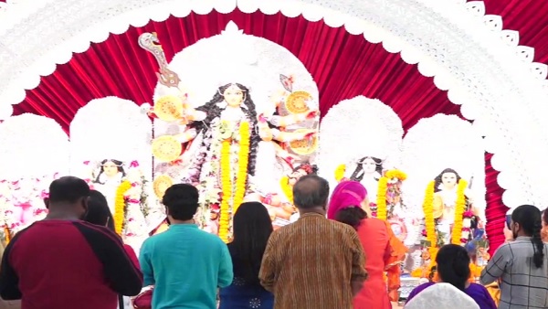 पुष्पांजलि मंत्र से कीजिए दुर्गा की पूजा, दूर होंगे कष्ट