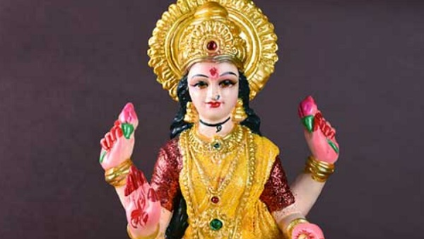 करें लक्ष्मी के 108 नामों का जाप, मिलेगी हर खुशी 