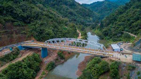 मणिपुर साम्राज्य किसके अधीन था ?