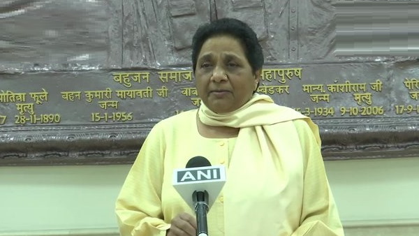 BSP supremo Mayawati spoke on the killing of Punjabi laborer Lakhbir Singh , Says - Govt should give 50 lakh and job to family