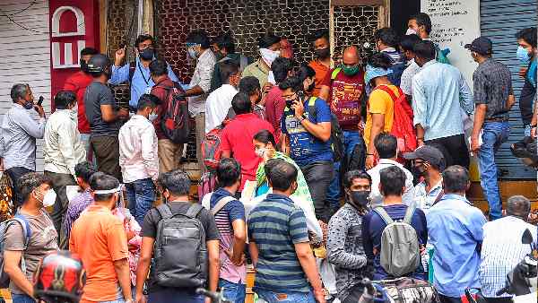 52 लाख शीशियां और 25.2 करोड़ गोलियों की बिक्री हुई 52 लाख शीशियां और 25.2 करोड़ गोलियों की बिक्री हुई