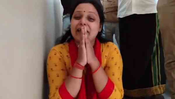 पीड़ित परिवार से बोले डीएम- सालों तक काटने पड़ेगे कोर्ट-कचहरी के चक्कर पीड़ित परिवार से बोले डीएम- सालों तक काटने पड़ेगे कोर्ट-कचहरी के चक्कर