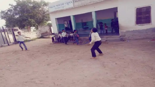 गणेश सातवीं कक्षा में पढ़ता था 