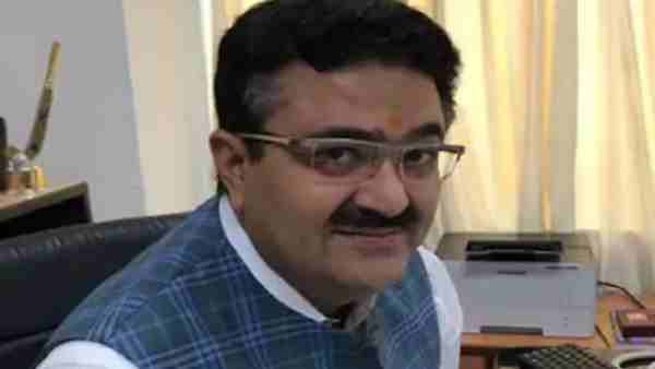 IAS नवनीत सहगल के कांटेक्टस का सरकार को मिला फायदा 