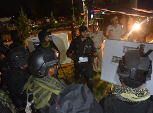 सुरक्षा से जुड़ी अन्य एजेंसियों एटीएस भी पहुंची सुरक्षा से जुड़ी अन्य एजेंसियों एटीएस भी पहुंची