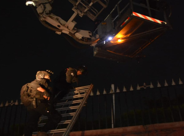 सोशल मीडिया पर मैसेज वायरल हो गया सोशल मीडिया पर मैसेज वायरल हो गया