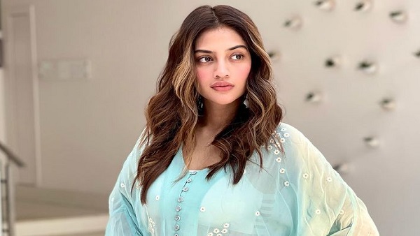 नुसरत बोलीं- 'हम हाथ में पोस्टर लेकर...'