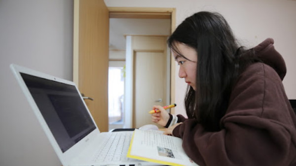 गलती से ऑन रह गया कैमरा गलती से ऑन रह गया कैमरा