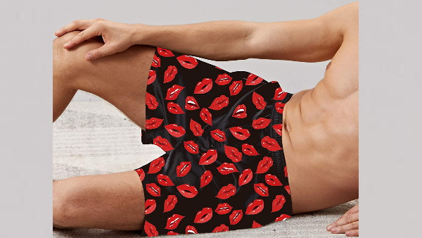 ब्लैक में बिक रहा अंडरवियर