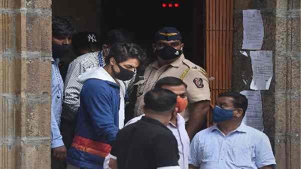 जूही आर्यन को बचपन से जानती हैं जूही आर्यन को बचपन से जानती हैं