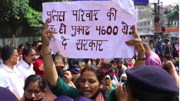 डीजीपी और सीएम के आश्वासन पर माने डीजीपी और सीएम के आश्वासन पर माने