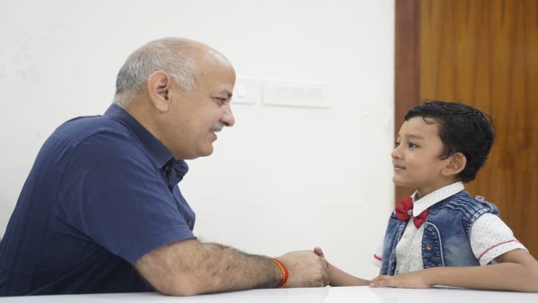 हितेन के टेलैंट के कायल हुए मनीष सिसोदिया