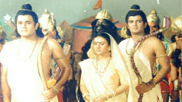 साथी कलाकारों ने भी जताया दुख