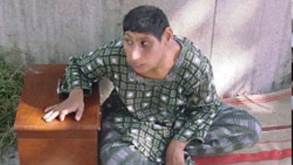 बच्चों से मंगवाई जाती है भीख