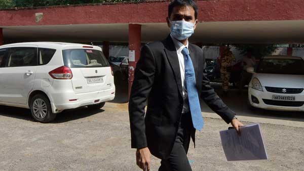 वानखेड़े की नौकरी पर मलिक का सवाल