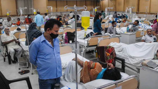  एक बेड पर दो से तीन मरीजों का इलाज