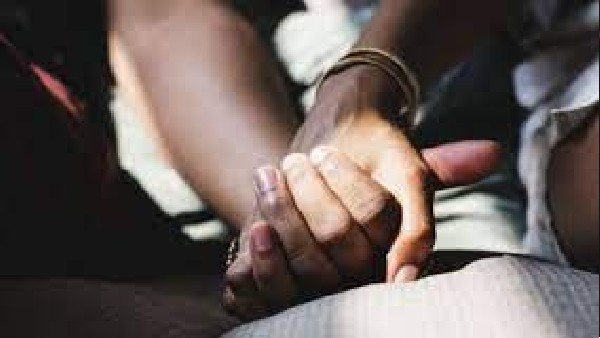 कार में कई बार संबंध बनाने का आरोप कार में कई बार संबंध बनाने का आरोप