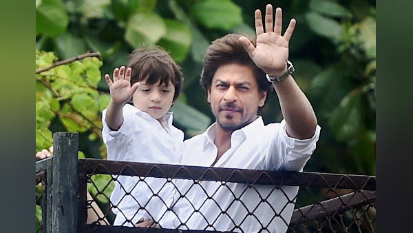 एक फिल्म के लिए कितनी फीस लेते हैं शाहरुख?