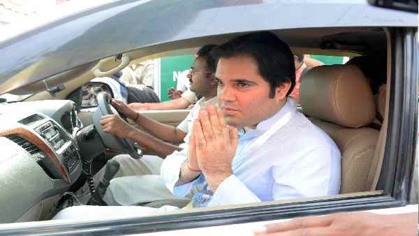 'सिख बनाम हिंदू' का रंग देना खतरनाक- वरुण 'सिख बनाम हिंदू' का रंग देना खतरनाक- वरुण