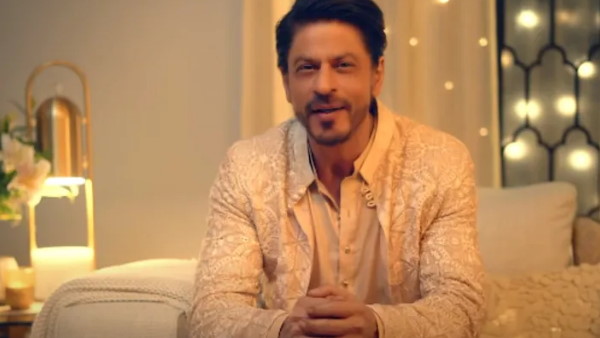 दिवाली पर खास संदेश देते नजर आए SRK