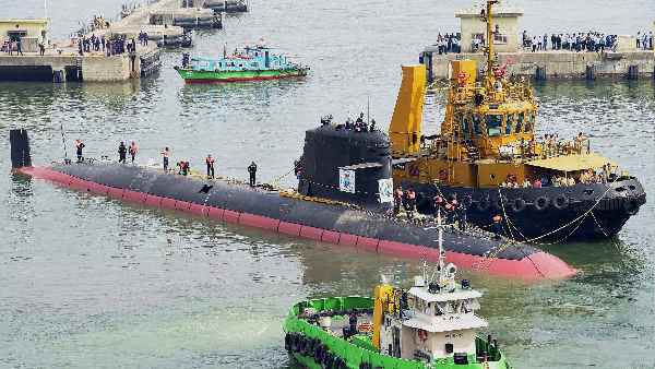 भारतीय नौसेना के बेड़े में शामिल होंगी कितनी पनडुब्बियां ? भारतीय नौसेना के बेड़े में शामिल होंगी कितनी पनडुब्बियां ?