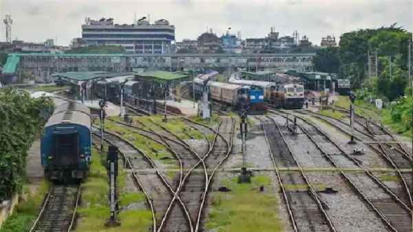 इन ट्रेनों को मिला सुपरफास्ट ट्रेन का दर्जा
