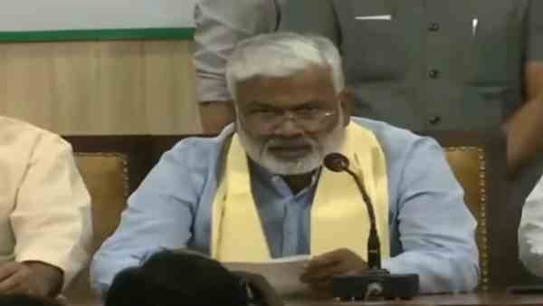 क्या स्वतंत्रदेव सिंह ने की प्रियंका की नकल ?