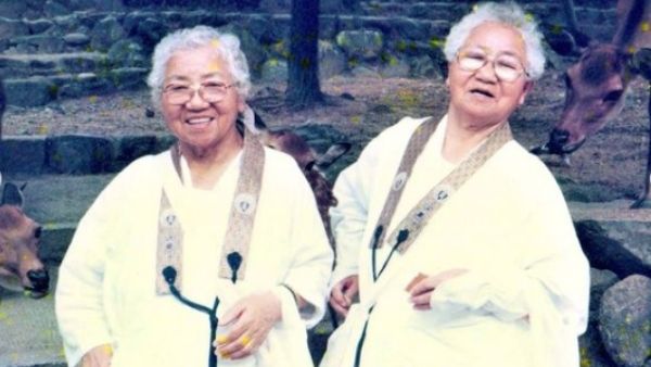 सबसे ज्यादा उम्र की जुड़वा बहनें