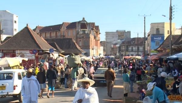 मेडागास्कर को बर्बाद करता चीन