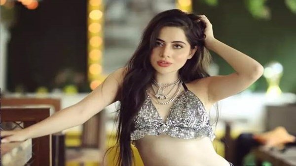 कपड़ों की वजह से मिली पहचान