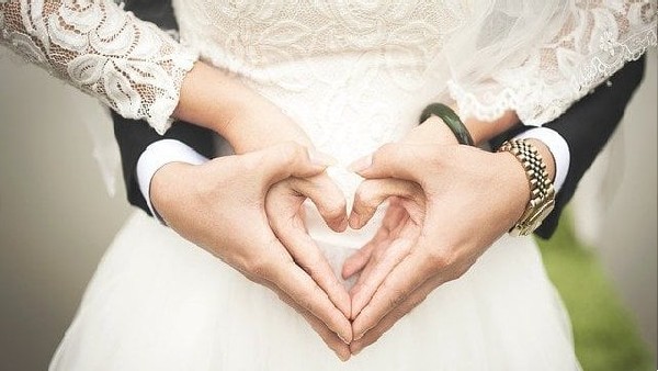 गर्लफ्रेंड ने दिया बच्चे को जन्म