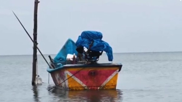 ऐसे आता है बाहर