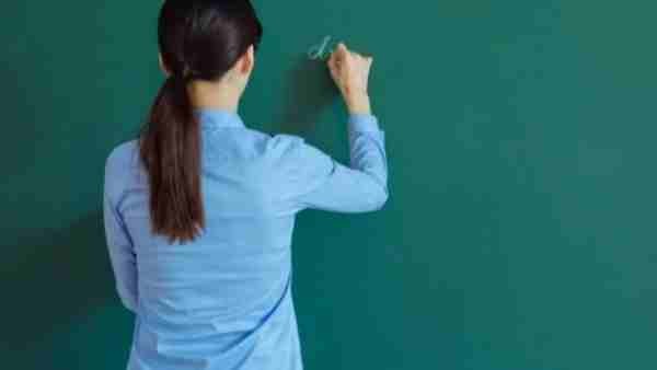 पिता ने देखा फोन तो हुआ खुलासा पिता ने देखा फोन तो हुआ खुलासा