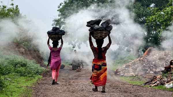  केंद्र कह रहा कोयले की कमी नहीं