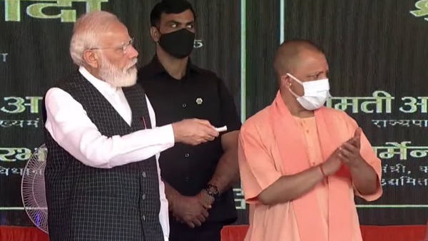 योगी आदित्यनाथ 