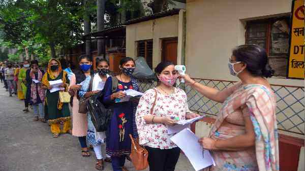 युवाओं के लिए रोजगार जरूर एक मुद्दा है