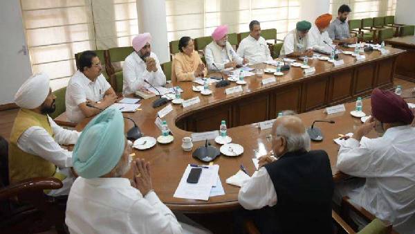 चुनाव की रणनीति पर चर्चा