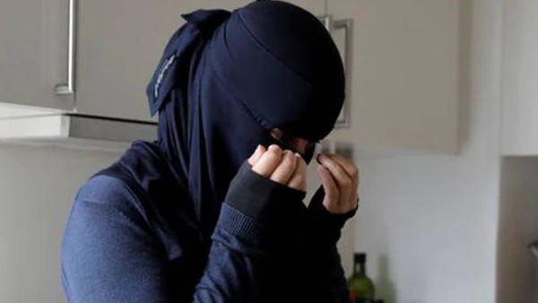 दुकानदार ने कहा- मेरे बच्चों को भी बिगाड़ेगी