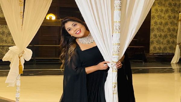 उमर से हुईं नाराज, तो उठा लिया चाकू उमर से हुईं नाराज, तो उठा लिया चाकू