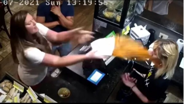 इस वजह से जलने से बच गई महिला मैनेजर