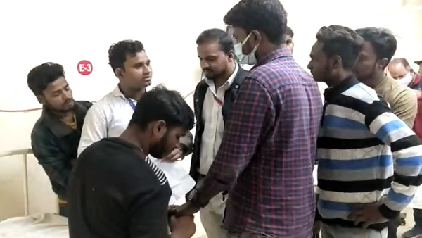 मोबाइल के चक्कर में खाना-पानी छोड़ दिया