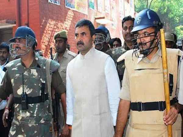 पिता का बदला लेने के लिए ब्रजेश ने उठाया था हथियार 