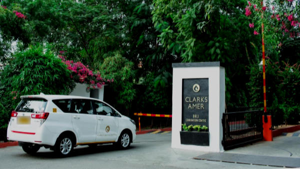 45 कमरे करवाए थे बुक