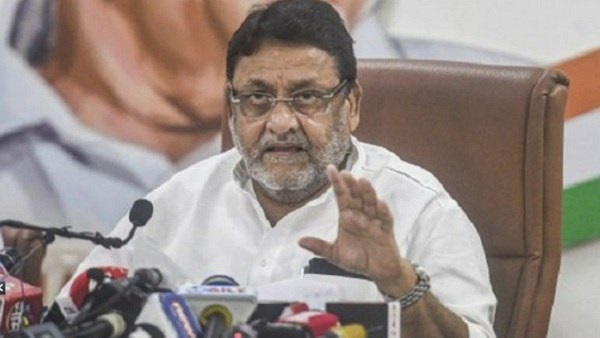 'वो जिस कुर्सी पर बैठे हैं, उसका तो लिहाज करें' 