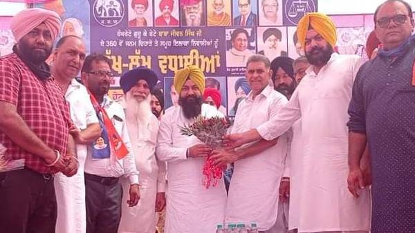 बसपा में पड़ सकती है दरार