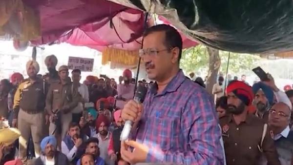 जहां भी जाओ, स्कूल पहले ठीक करो- केजरीवाल