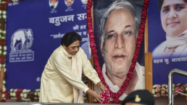 संघर्ष से बचती सी क्यों दिख रहीं संघर्ष से बचती सी क्यों दिख रहीं