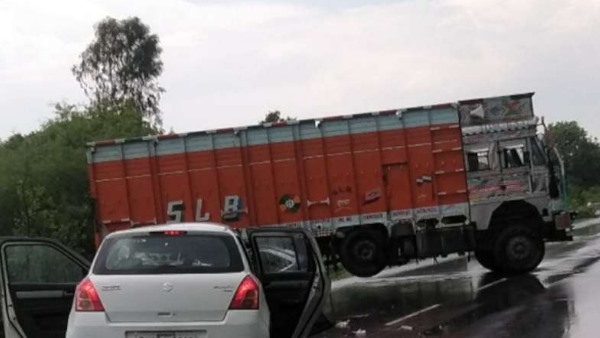 four people lost life in a road accident in unnao four people lost life in a road accident in unnao